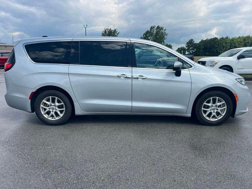 Silver Mist Clearcoat 2023 Chrysler Pacifica Touring L