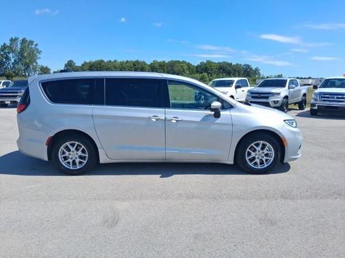 Silver Mist Clearcoat 2023 Chrysler Pacifica Touring L