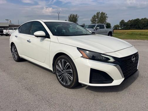 Pearl White Tricoat 2024 Nissan Altima Platinum