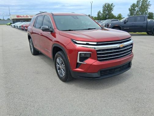 Radiant Red Tintcoat 2024 Chevrolet Traverse LT