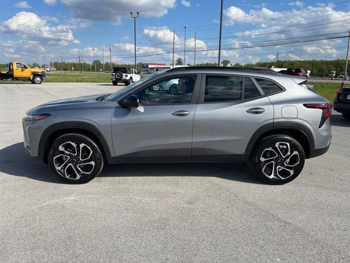Sterling Gray Metallic 2026 Chevrolet Trax FWD 2RS
