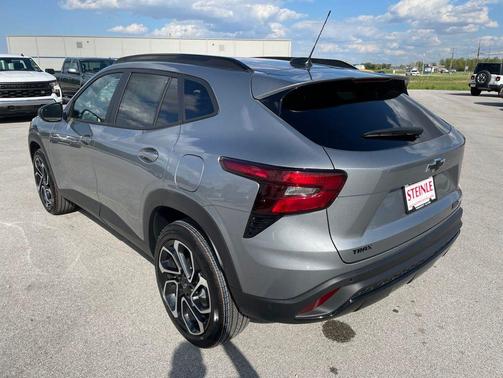 Sterling Gray Metallic 2026 Chevrolet Trax FWD 2RS