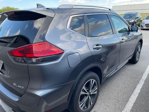 Gun Metallic 2017 Nissan Rogue SL