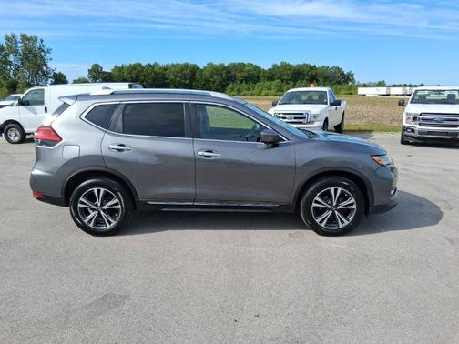 Gun Metallic 2017 Nissan Rogue SL