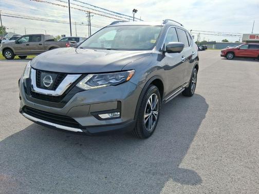 Gun Metallic 2017 Nissan Rogue SL