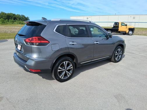 Gun Metallic 2017 Nissan Rogue SL