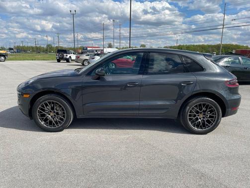 Gray 2018 Porsche Macan Macan