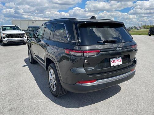 Rocky Mountain Pearlcoat 2023 Jeep Grand Cherokee Limited