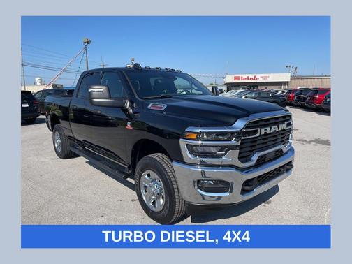 Diamond Black Crystal Pearlcoat 2025 RAM 3500 Tradesman Crew Cab 4x4 6'4' Box