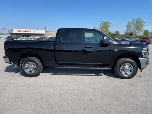 Diamond Black Crystal Pearlcoat 2025 RAM 3500 Tradesman Crew Cab 4x4 6'4' Box