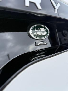 2023 Land Rover Discovery P360 Metropolitan Edition