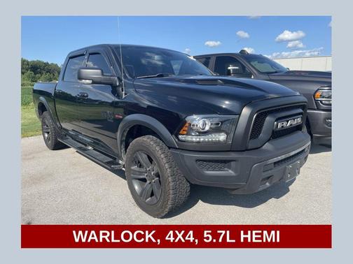 Diamond Black Crystal Pearlcoat 2022 RAM 1500 Classic SLT