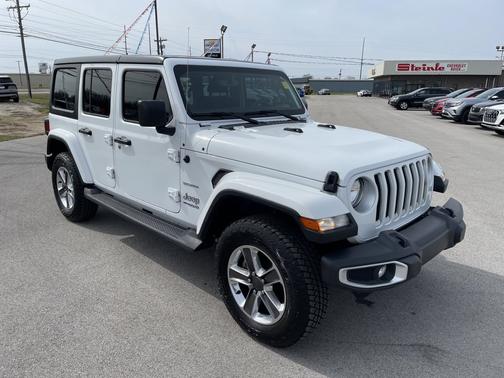 Bright White Clearcoat 2022 Jeep Wrangler Unlimited Sahara