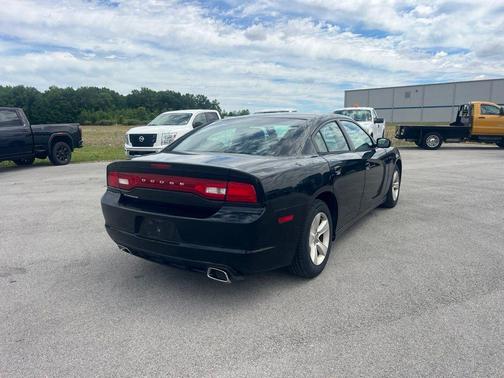 Pitch Black 2013 Dodge Charger SE