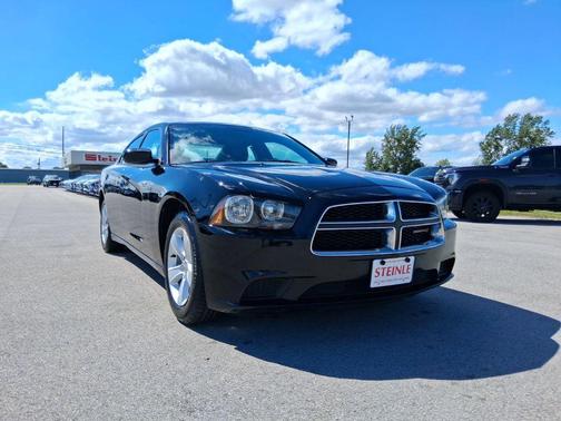 Pitch Black 2013 Dodge Charger SE