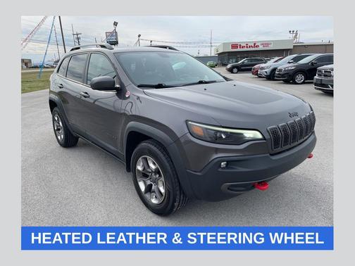 Granite Crystal Metallic Clearcoat 2019 Jeep Cherokee Trailhawk