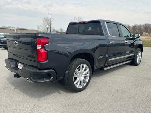 Dark Ash Metallic 2024 Chevrolet Silverado 1500 High Country