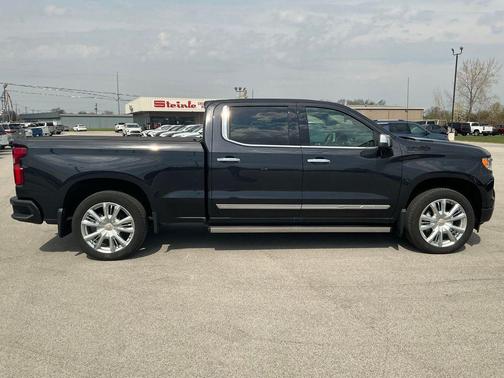 Dark Ash Metallic 2024 Chevrolet Silverado 1500 High Country