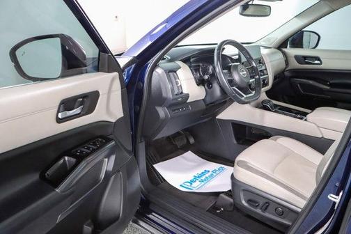 2022 Nissan Pathfinder SL 4WD