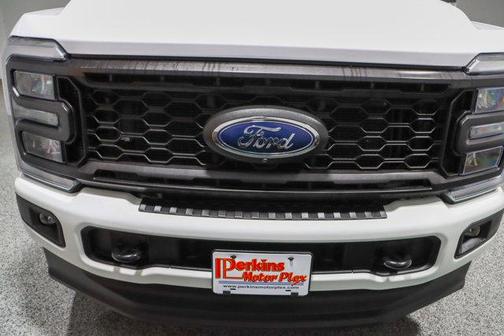 Oxford White 2023 Ford F-250 Lariat