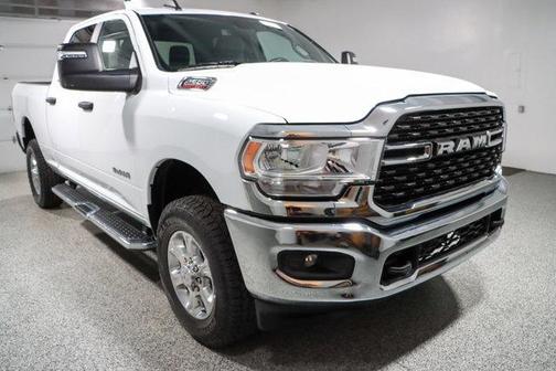 Bright White Clearcoat 2024 RAM 2500 Big Horn Crew Cab 4x4 6'4' Box