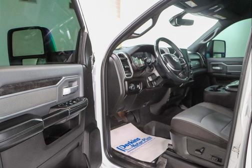 Bright White Clearcoat 2023 RAM 2500 Big Horn Crew Cab 4x4 6'4' Box