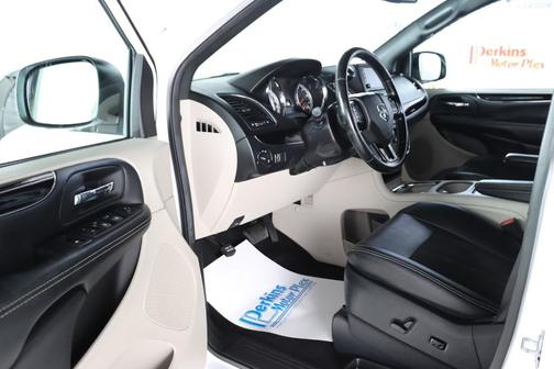 Photo 3 of 32 of 2020 Dodge Grand Caravan SXT