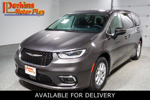 Granite Crystal Metallic Clearcoat 2023 Chrysler Pacifica Touring L