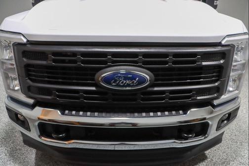 Oxford White 2023 Ford F-250 XL