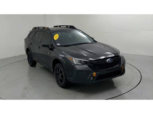 Crystal Black Silica 2023 Subaru Outback Wilderness