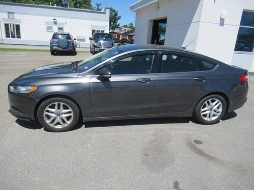 Gray 2015 Ford Fusion SE