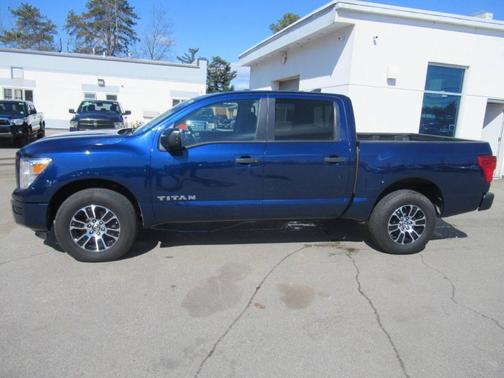 Deep Blue Pearl 2022 Nissan Titan SV