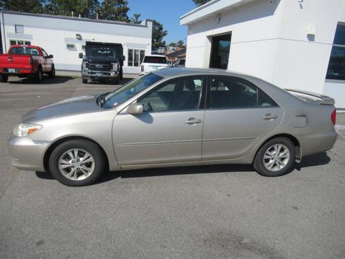 2004 Toyota Camry LE V6