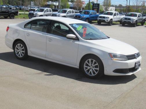 White 2013 Volkswagen Jetta SE