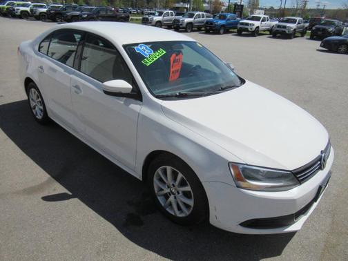White 2013 Volkswagen Jetta SE