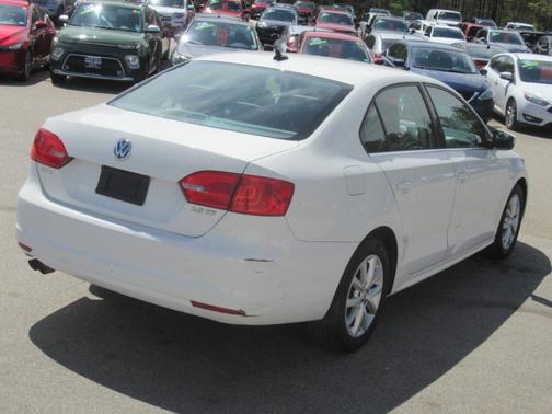 White 2013 Volkswagen Jetta SE