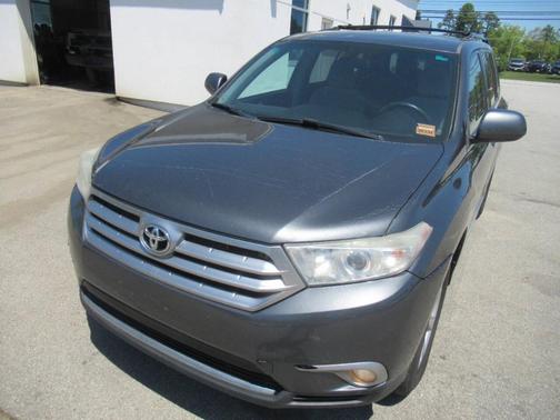 Gray 2012 Toyota Highlander Base