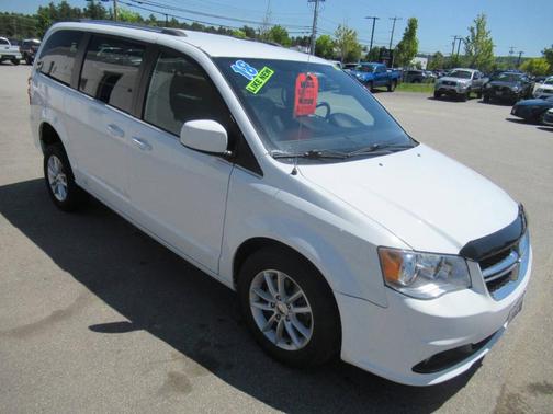 White 2018 Dodge Grand Caravan SXT