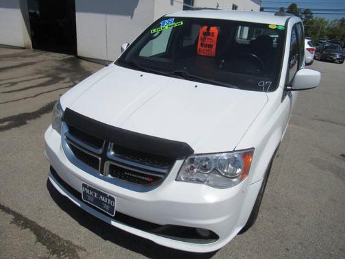 White 2018 Dodge Grand Caravan SXT