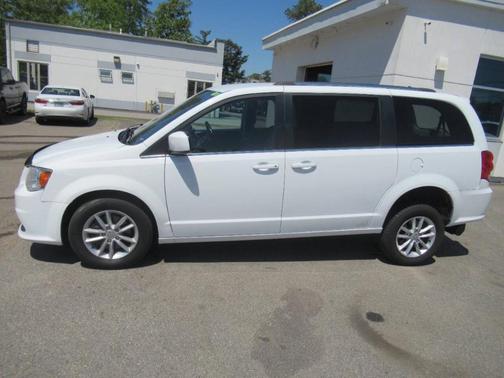White 2018 Dodge Grand Caravan SXT