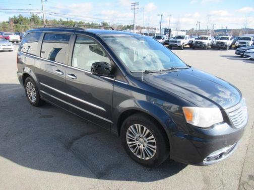 2013 Chrysler Town & Country Touring-L