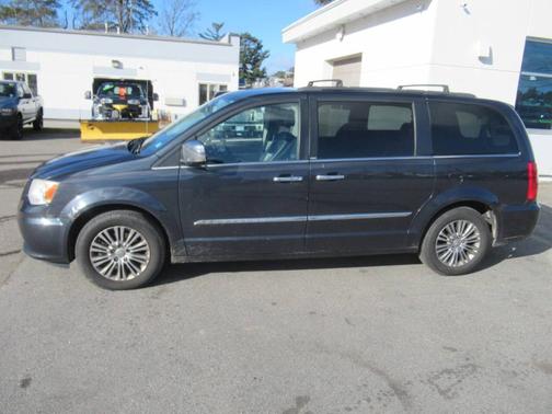 2013 Chrysler Town & Country Touring-L