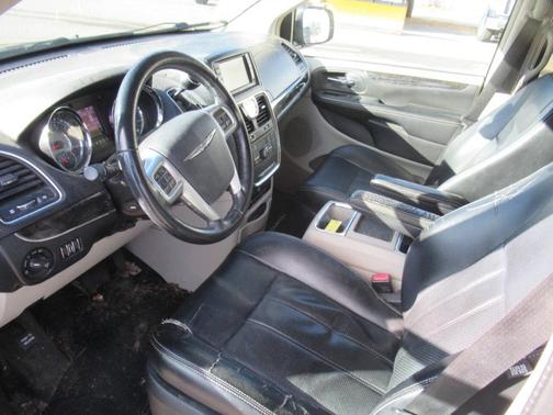 2013 Chrysler Town & Country Touring-L