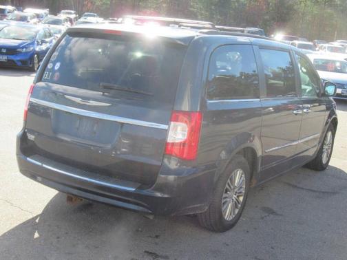 2013 Chrysler Town & Country Touring-L