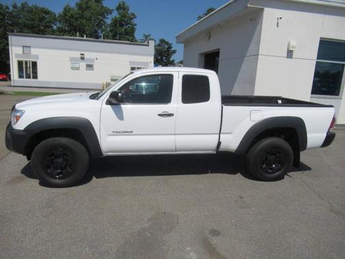 White 2015 Toyota Tacoma Base