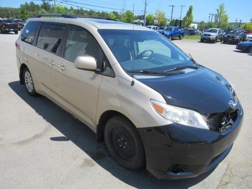 Tan 2014 Toyota Sienna XLE Auto Access Seat