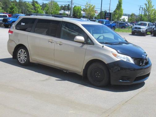 Tan 2014 Toyota Sienna XLE Auto Access Seat