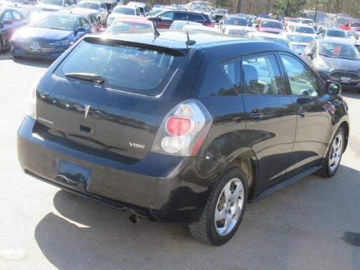 2009 Pontiac Vibe Base