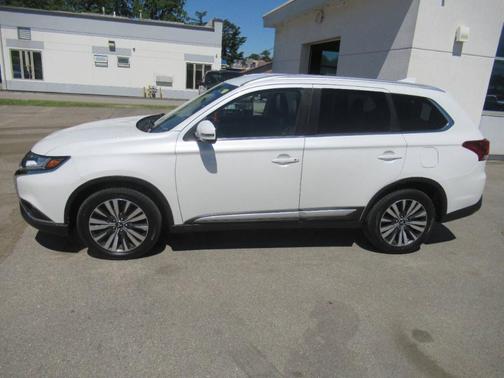 White 2020 Mitsubishi Outlander SEL