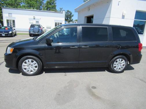 Black 2019 Dodge Grand Caravan SE